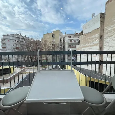 Modern Family Салоники